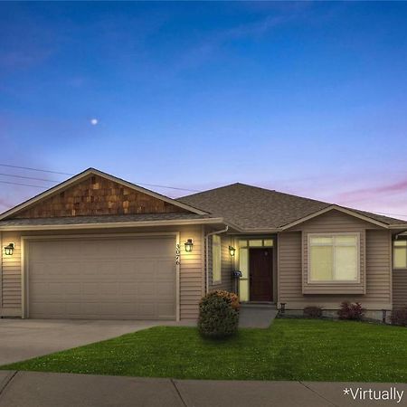 Peaceful And Spacious Lake View West Kelowna Exteriör bild
