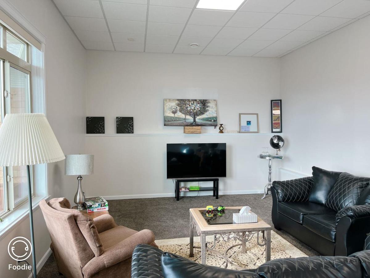 Peaceful And Spacious Lake View West Kelowna Exteriör bild
