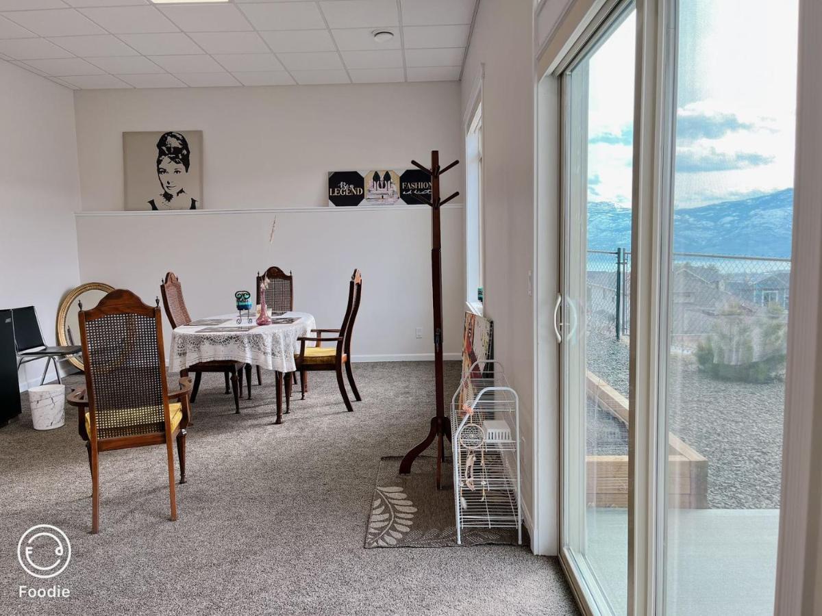 Peaceful And Spacious Lake View West Kelowna Exteriör bild