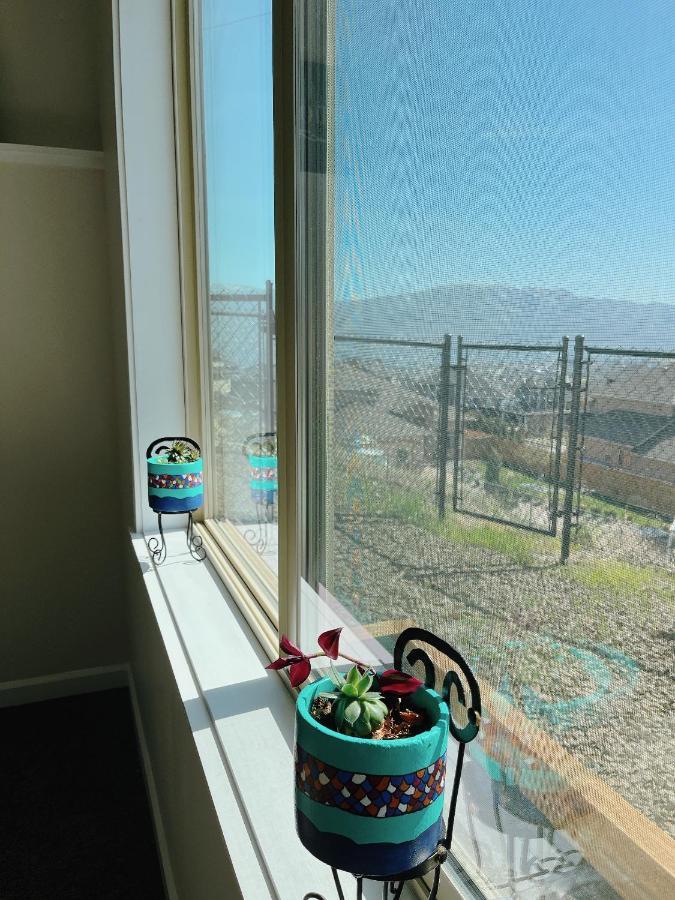 Peaceful And Spacious Lake View West Kelowna Exteriör bild