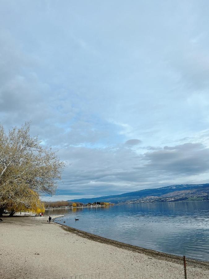 Peaceful And Spacious Lake View West Kelowna Exteriör bild