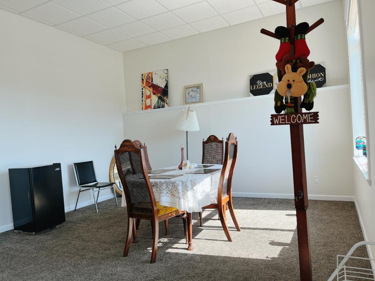Peaceful And Spacious Lake View West Kelowna Exteriör bild